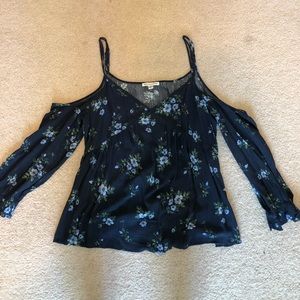 American Eagle Peak-a-boo Shoulder Blouse